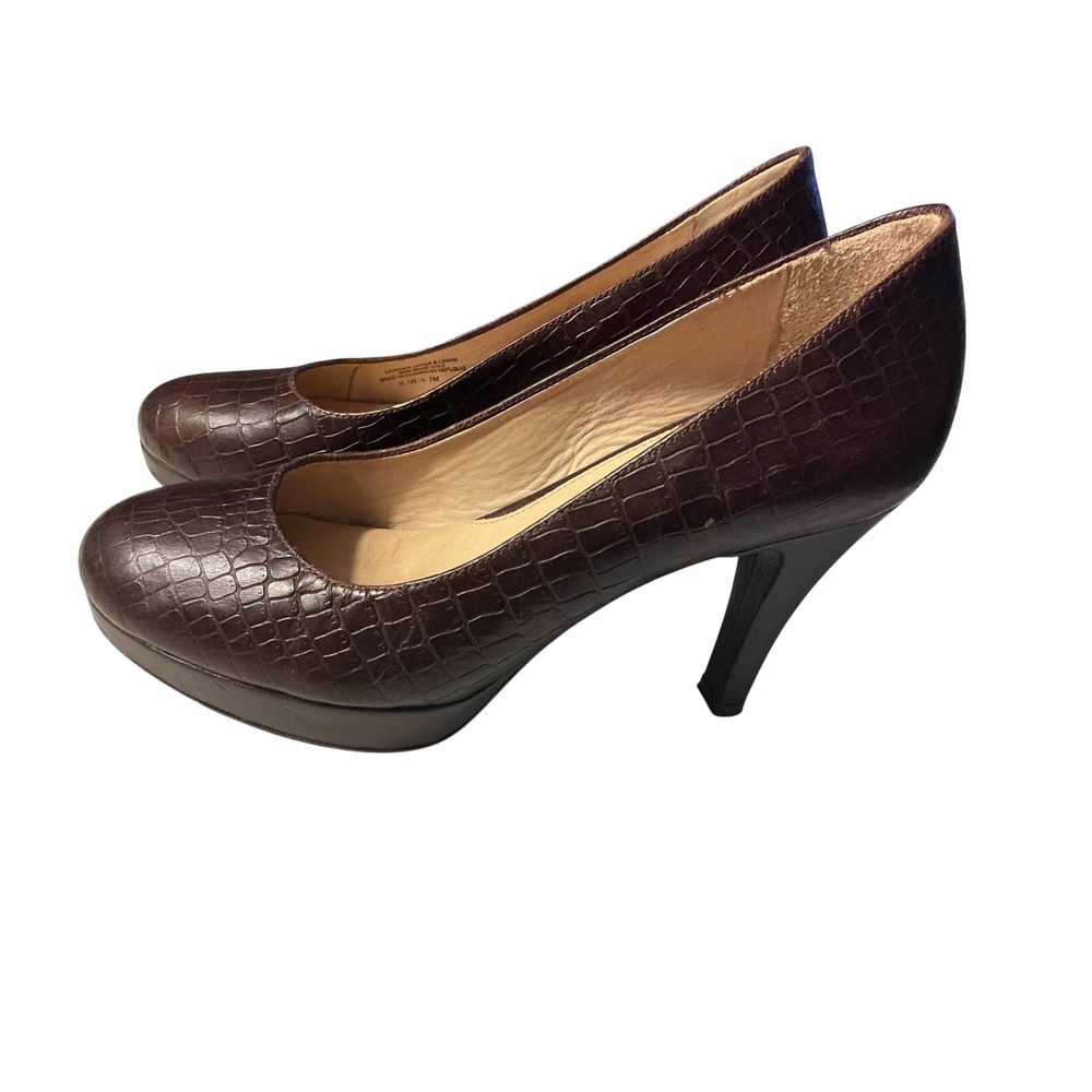 Nurture Kira Brown Crocodile Embossed Leather Platform Pumps Heels Size 7M